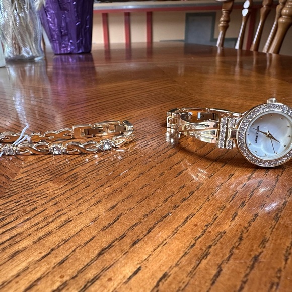 Women's Gold-Tone Alloy Bangle with Crystals Fashion Watch 24mm Brace Set - Picture 2 of 6